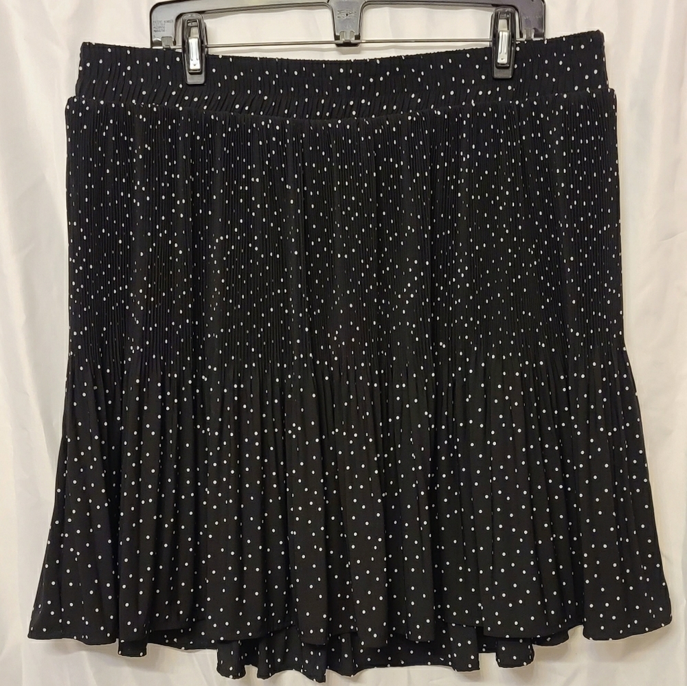 TORRID ☆ Black & White Polka Dot Pleated Skirt